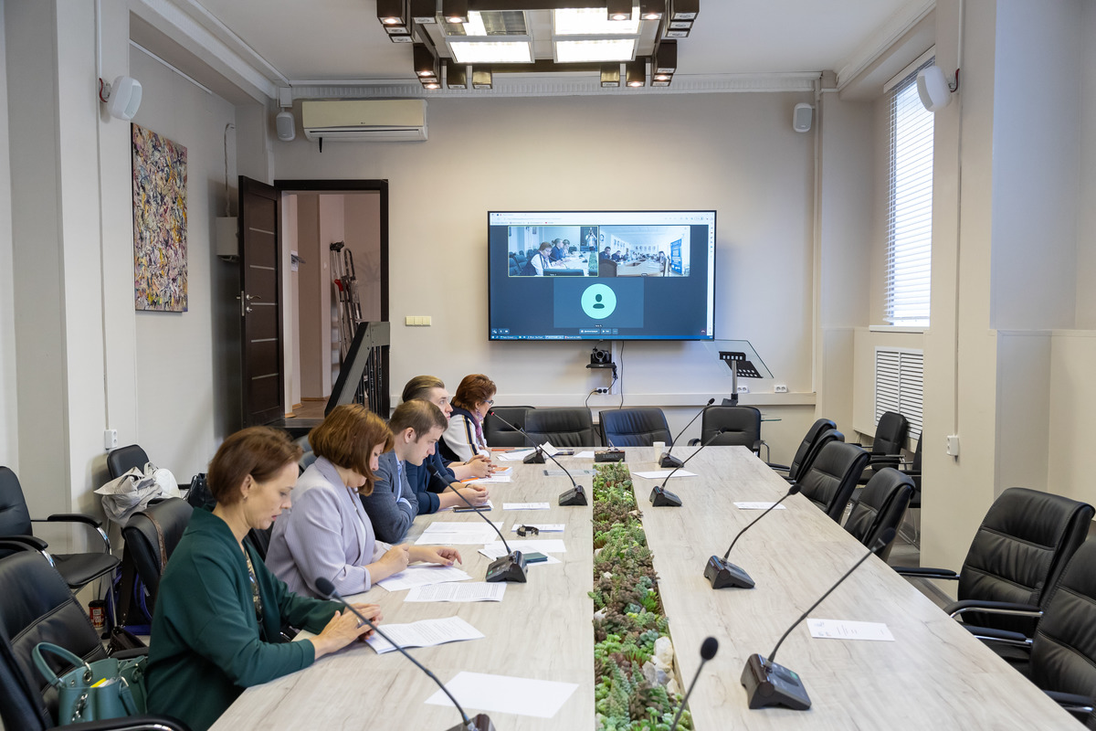 Международный круглый стол «XX век в исторической памяти молодёжи Беларуси и России» Международный круглый стол «XX век в исторической памяти молодёжи Беларуси и России»
