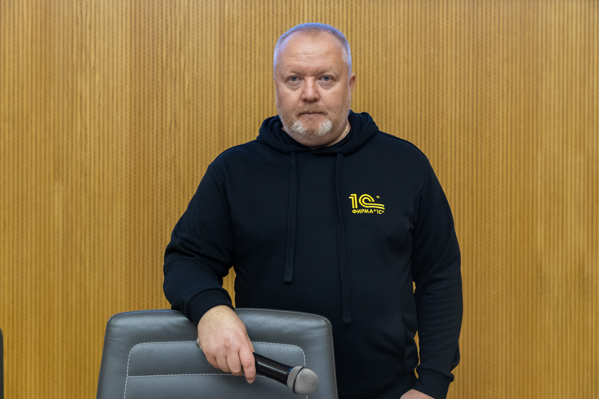 Руководитель программы, кандидат физико-математических наук Антон Амбражей Руководитель программы, кандидат физико-математических наук Антон Амбражей