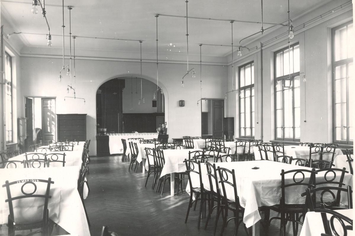 Столовая в общежитии. Фото из архива Музея СПбПУ
