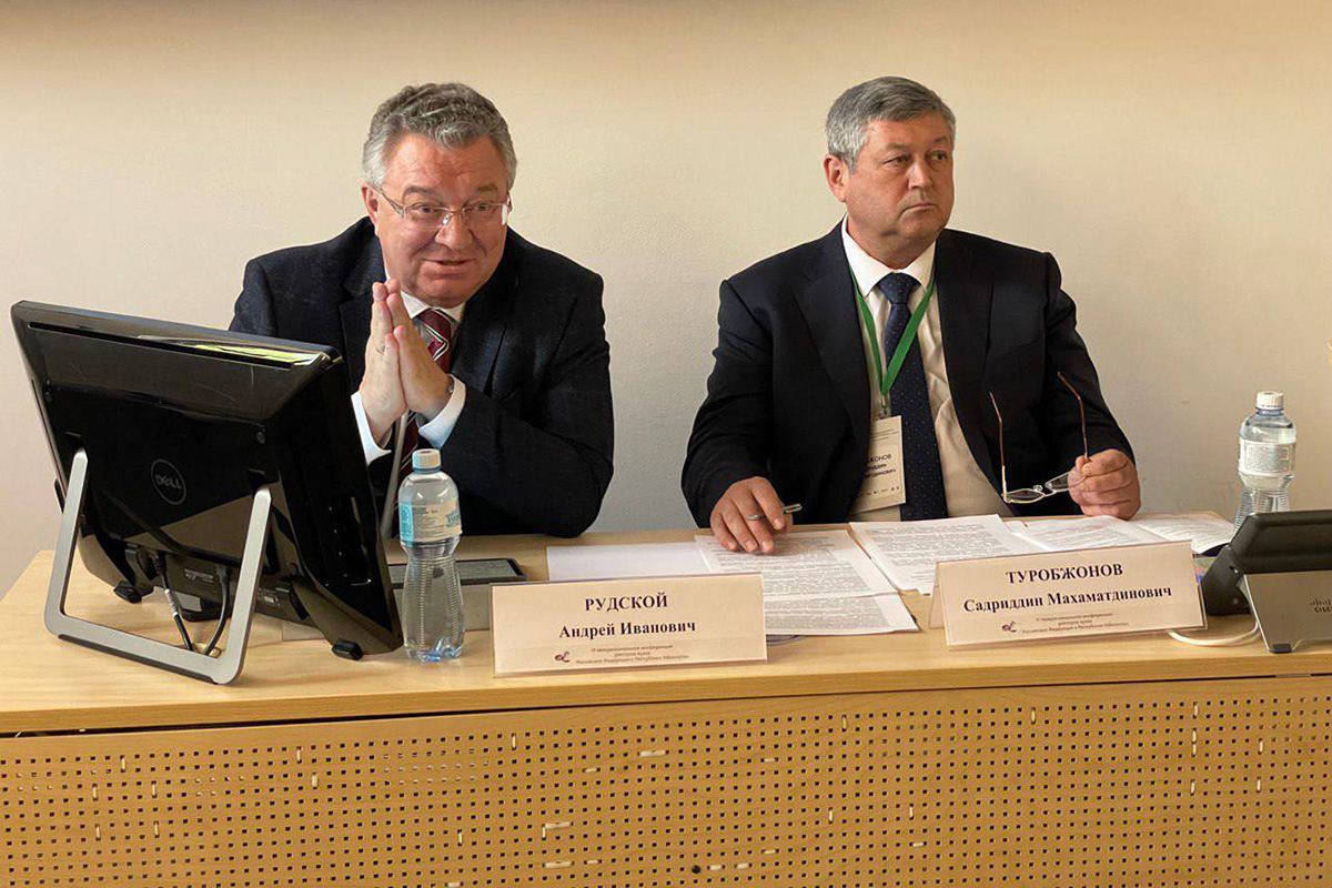Ректор СПбПУ Андрей Рудской на панельной сессии конференции 