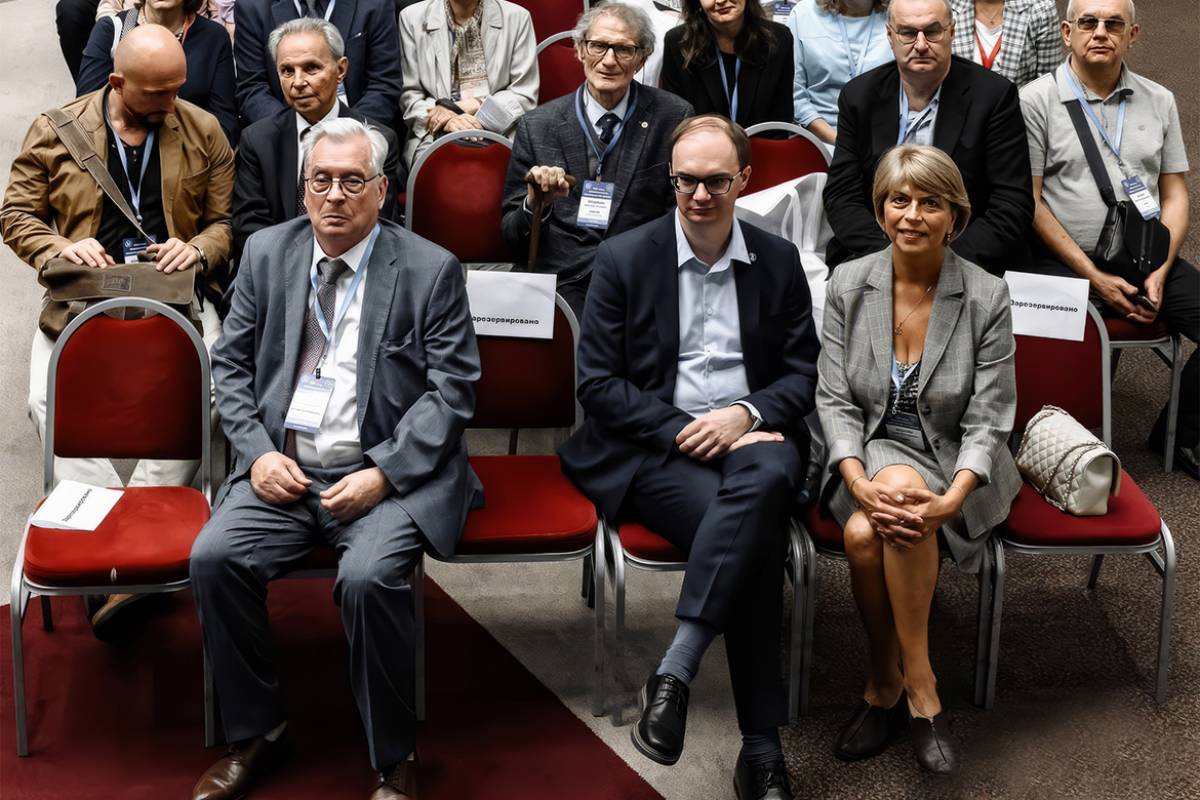 Директор Института биомедицинских систем и биотехнологий Андрей Васин и директор Высшей школы биомедицинских систем и технологий ИБСиБ Ольга Власова 