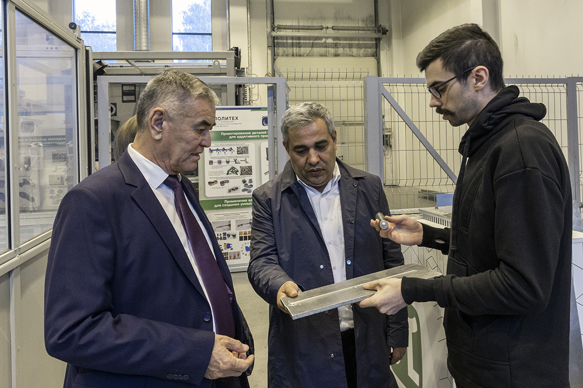 Гости в передовых лабораториях университета 