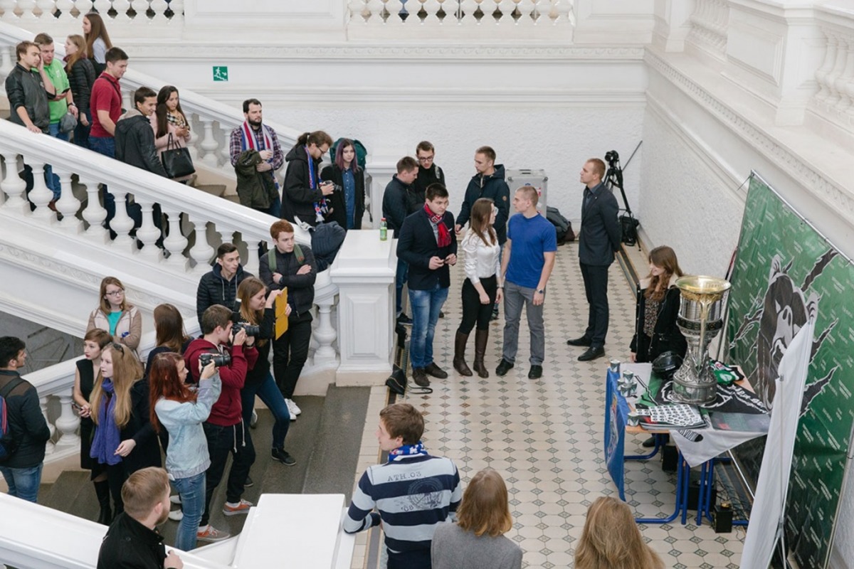 В Политехнический университет привезли Кубок Гагарина 