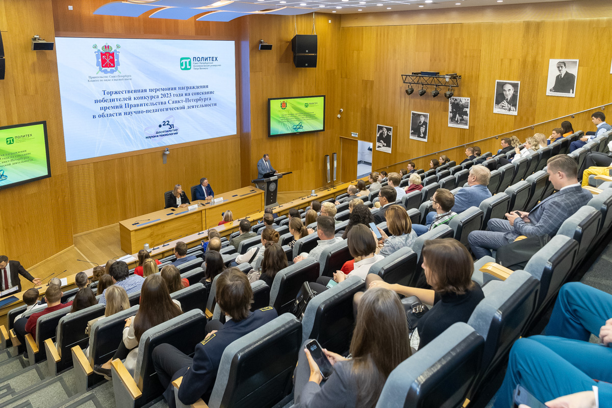 Участники конкурса номинировались в трёх категориях Участники конкурса номинировались в трёх категориях