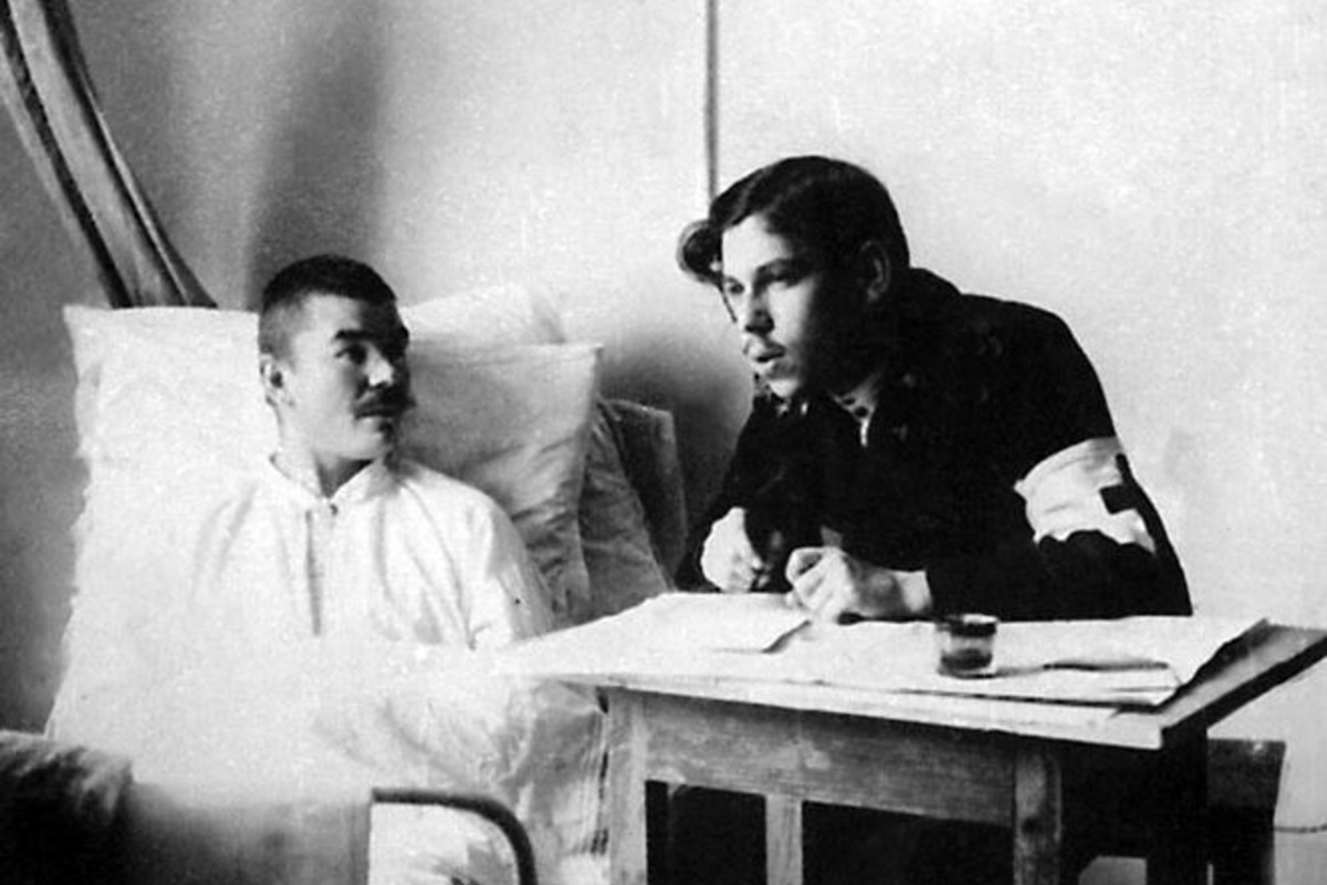 Студенты не только ухаживали за ранеными, но и занимались с ними. Фото spbstu.ru