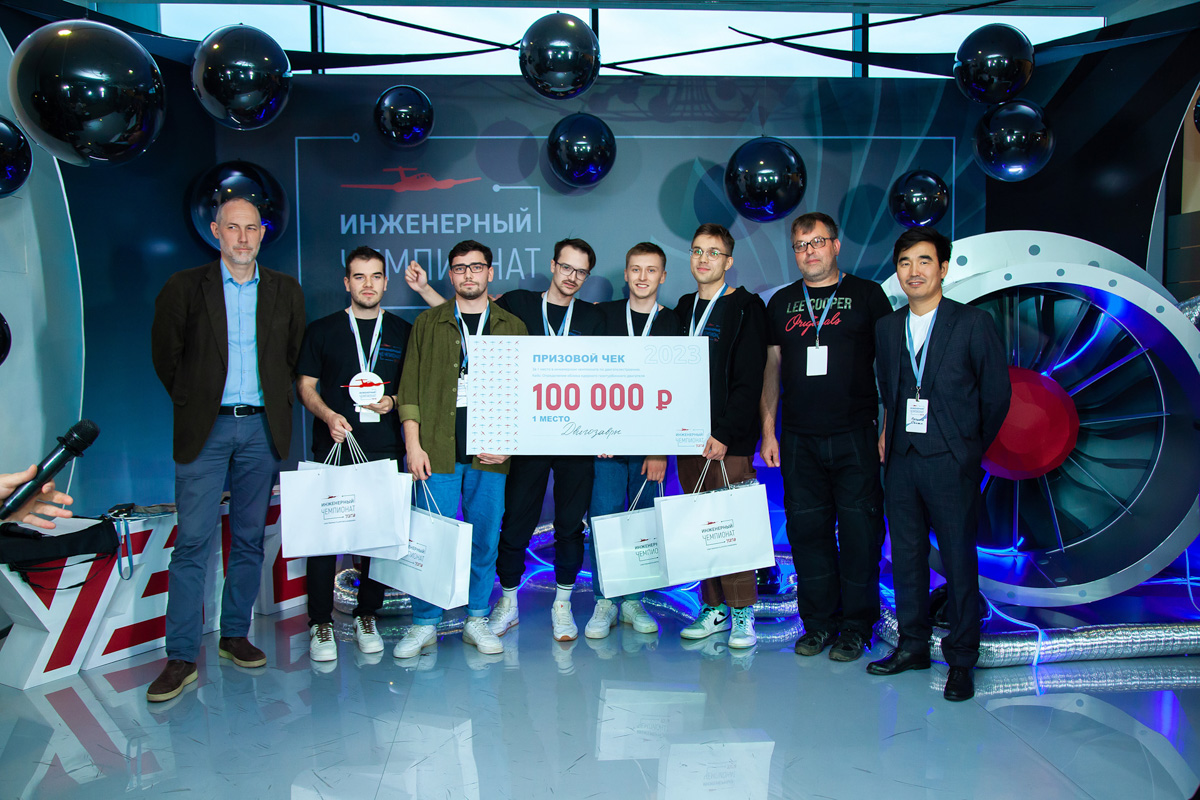 Команда-победитель третьего кейса «Двигозавры»