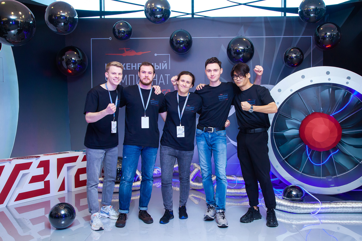 Команда «Ревущие форсунки» инженерного чемпионата УЗГА