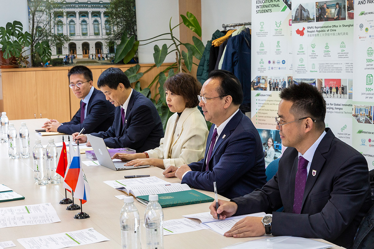 Делегаты из Нанкинского Университета