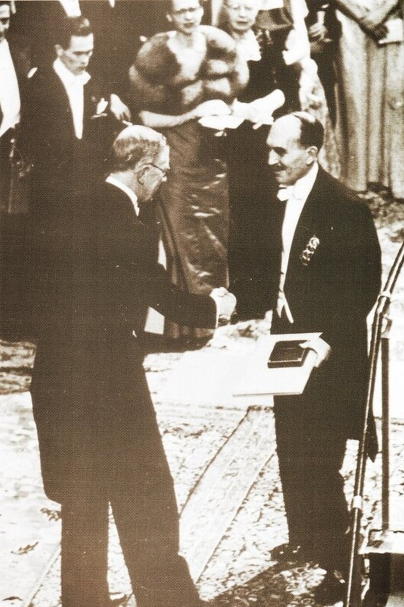 Николай Николаевич Семенов на вручении Нобелевской премии, 1956 год 