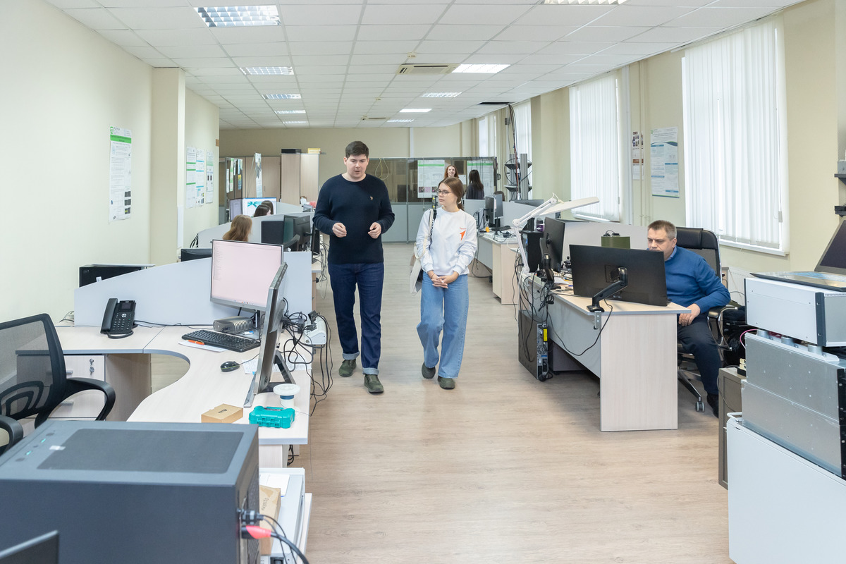 Илья Лавренюк рассказал о разработке космических и наземных систем связи и радионавигации Илья Лавренюк рассказал о разработке космических и наземных систем связи и радионавигации