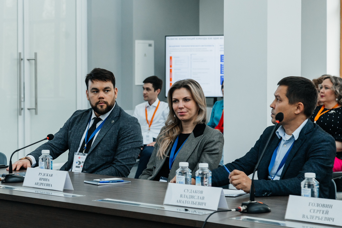 Лидеры ведущих отраслей науки и технологии собрались с целью обмена опытом 