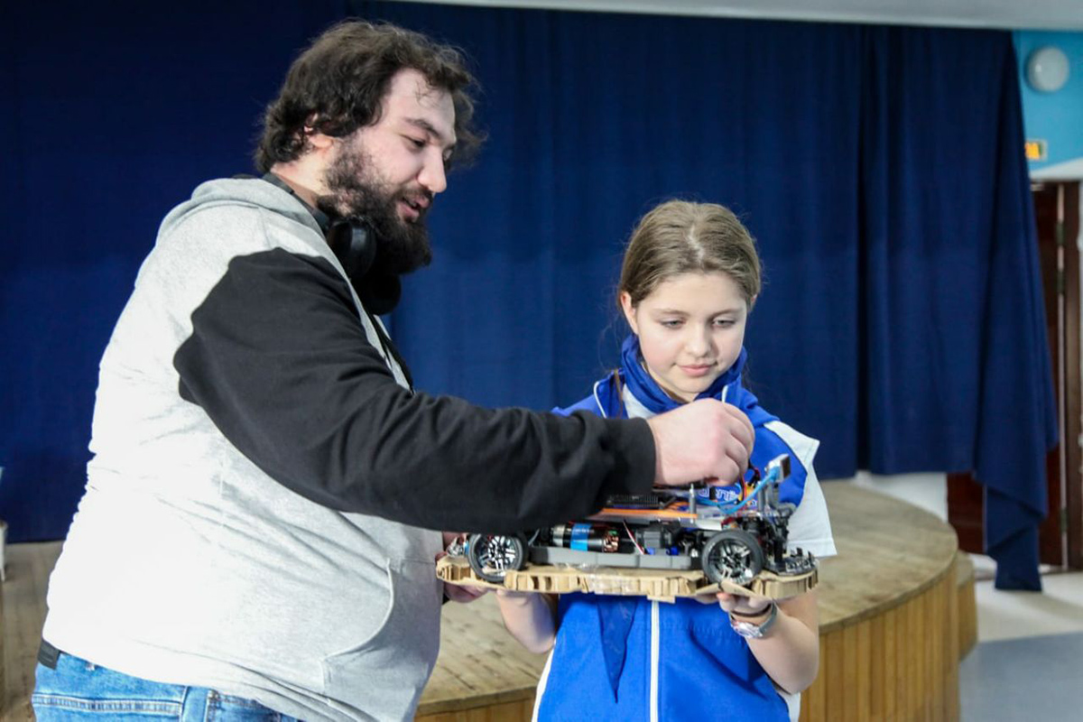 Преподаватель Политеха Эдуард Джужуев провел программу Умный город 4.0 в ВДЦ Орленок 