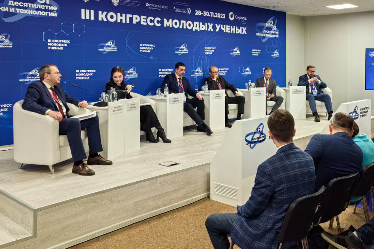 Участники дискуссии «Славянские университеты в странах ЕАЭС и СНГ: вклад в социальное и технологическое развитие» Участники дискуссии «Славянские университеты в странах ЕАЭС и СНГ: вклад в социальное и технологическое развитие»