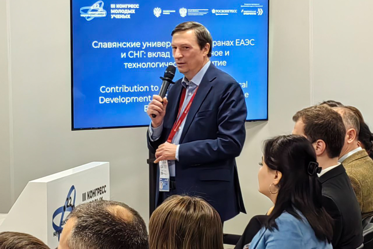 Проректор по международной деятельности СПбПУ Дмитрий Арсеньев Проректор по международной деятельности СПбПУ Дмитрий Арсеньев