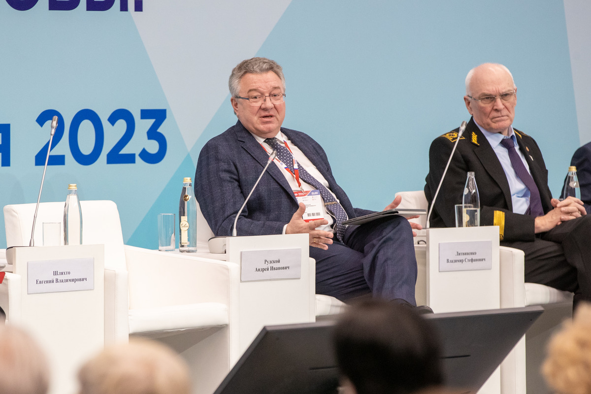 Пленарное заседание «Профессиональное образование, наука и инновации в XXI веке» 