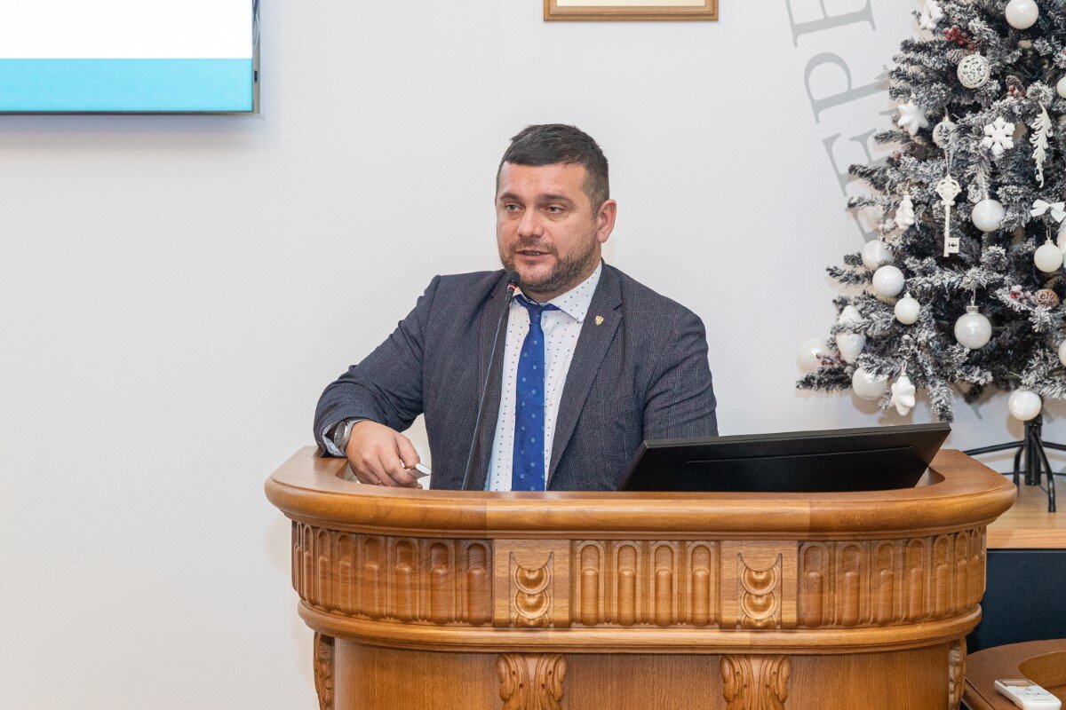 Дмитрий Тихонов Дмитрий Тихонов