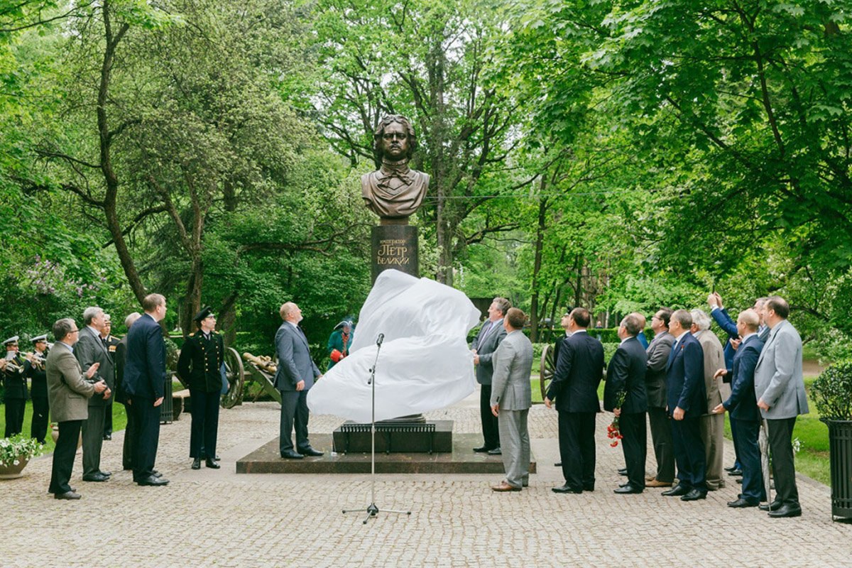Вице-губернатор Санкт-Петербурга В. В. Кириллов и ректор СПбПУ А. И. Рудской открыли памятник императору Петру Великому в СПбПУ Вице-губернатор Санкт-Петербурга В. В. Кириллов и ректор СПбПУ А. И. Рудской открыли памятник императору Петру Великому в СПбПУ