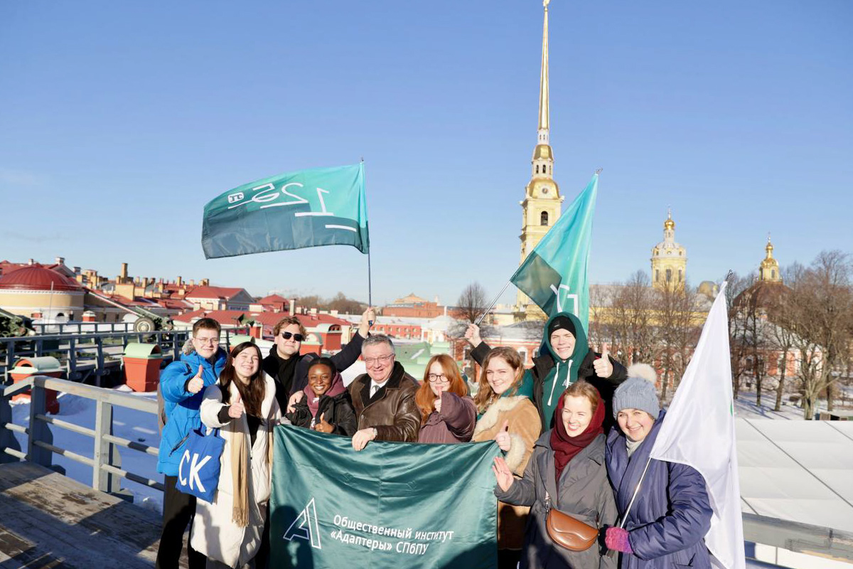 Полуденный выстрел из пушки Нарышкина бастиона Петропавловской крепости 