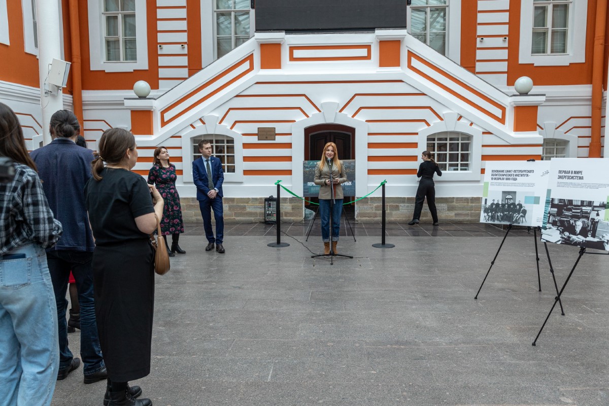 В атриуме Комендантского дома Петропавловской крепости открылась выставка к 125-летию СПбПУ В атриуме Комендантского дома Петропавловской крепости открылась выставка к 125-летию СПбПУ