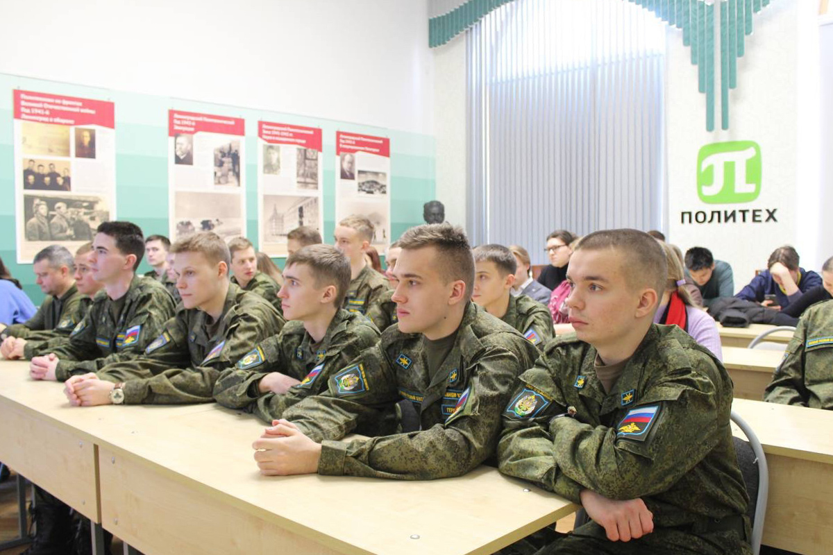 В Комнате боевой славы Политеха прошла встреча руководства 305-й артиллерийской бригады со студентами 
