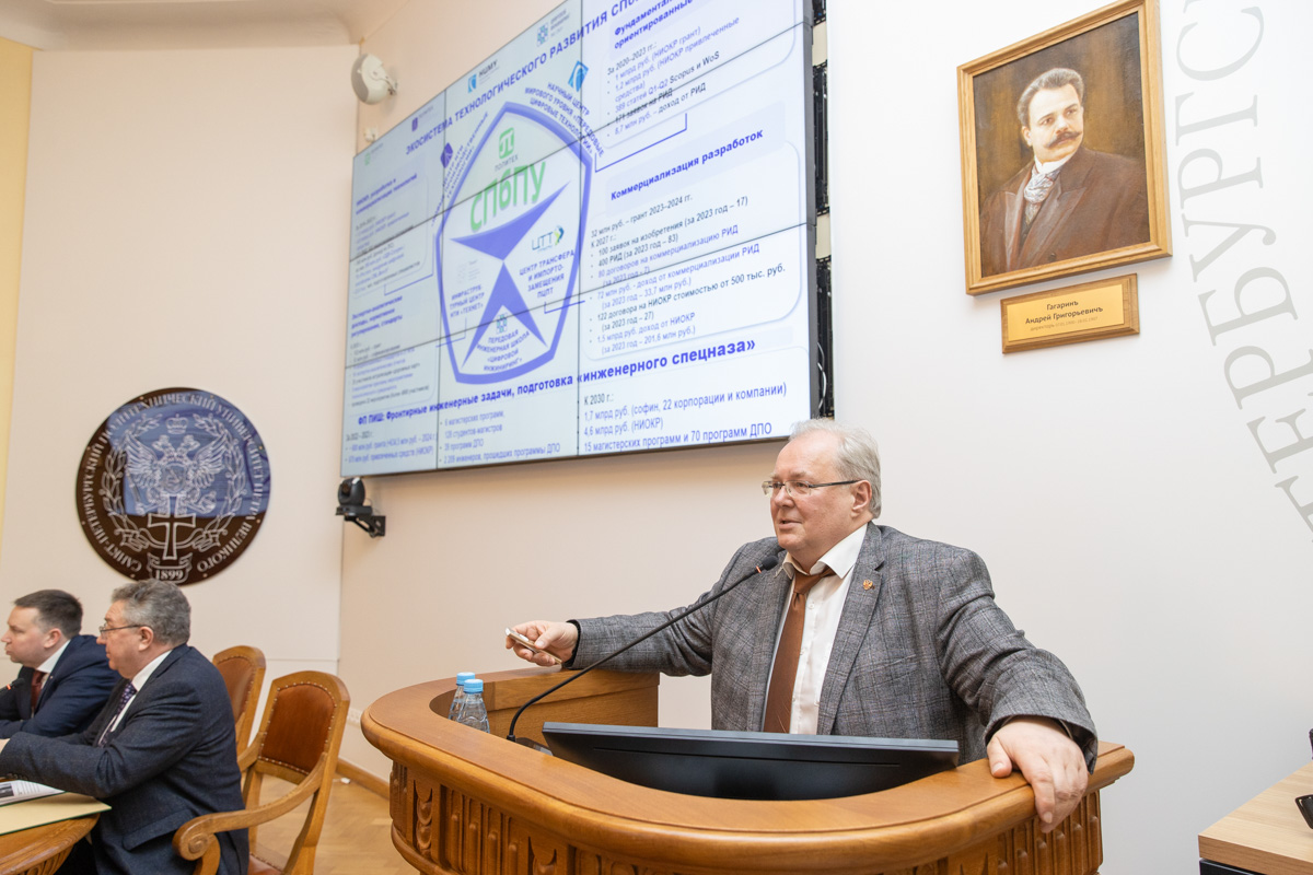Проректор по цифровой трансформации Алексей Боровков Проректор по цифровой трансформации Алексей Боровков
