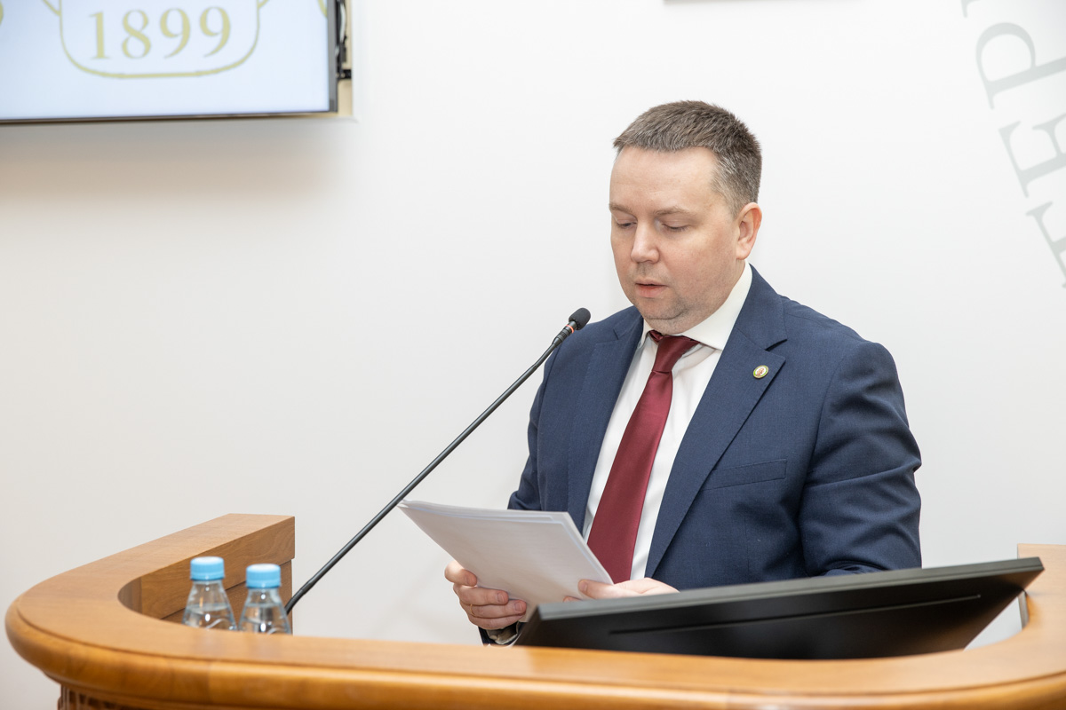 Учёный секретарь университета Дмитрий Карпов Учёный секретарь университета Дмитрий Карпов