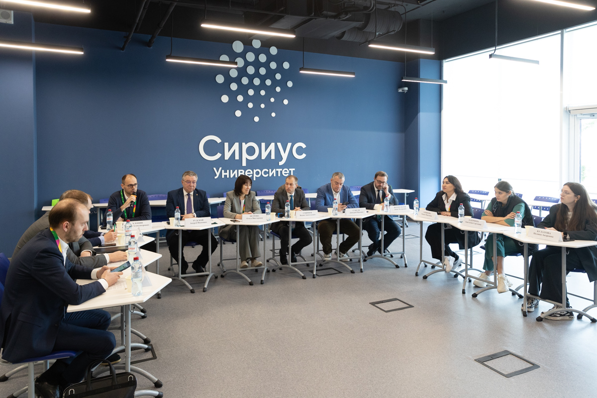 Круглый стол «Молодёжная политика-2030: вклад российско-национальных (славянских) университетов в странах СНГ» Круглый стол «Молодёжная политика-2030: вклад российско-национальных (славянских) университетов в странах СНГ»