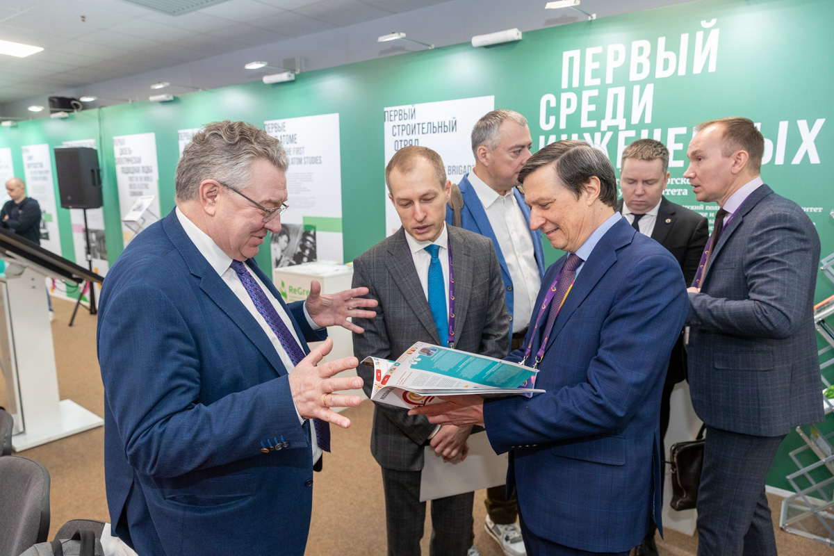 Почётные гости в зале Петербургского Политеха Почётные гости в зале Петербургского Политеха