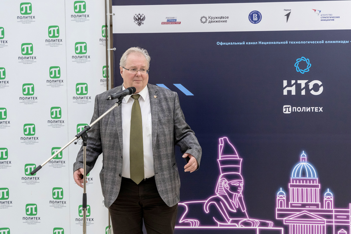 Алексей Боровков приветствовал участников финала НТО 