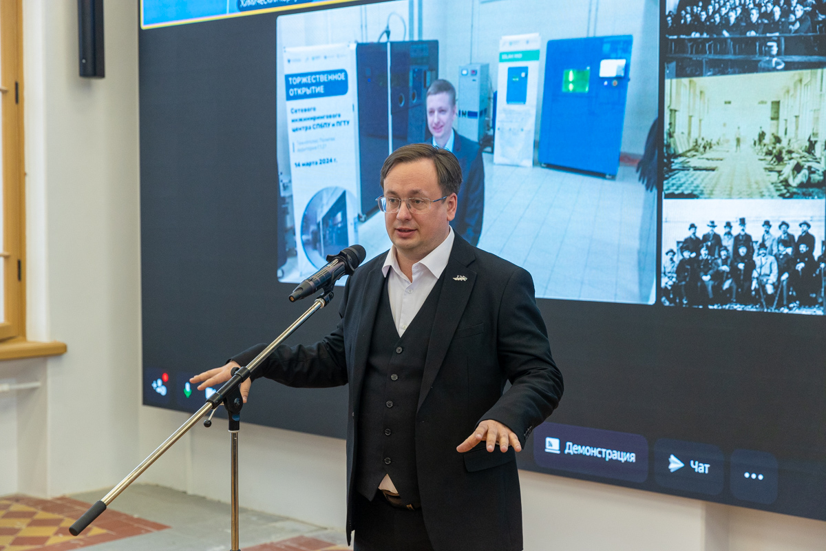 Директор Высшей школы физики и технологий материалов ИММиТ Сергей Ганин 
