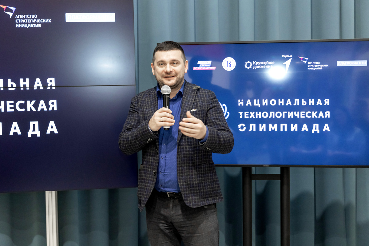 Дмитрий Тихонов приветствовал участников финала НТО Дмитрий Тихонов приветствовал участников финала НТО
