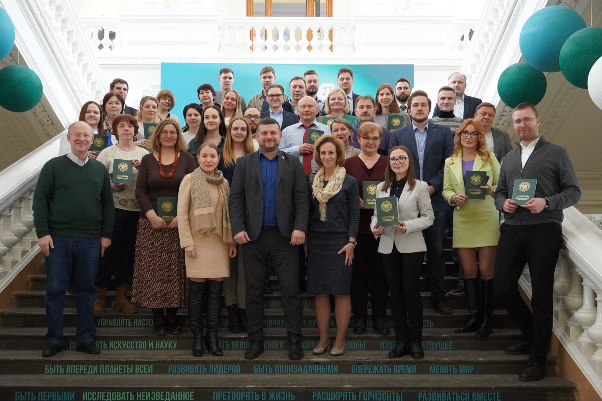 Слушатели программы вместе с Дмитрием Тихоновым и Ольгой Калининой Слушатели программы вместе с Дмитрием Тихоновым и Ольгой Калининой