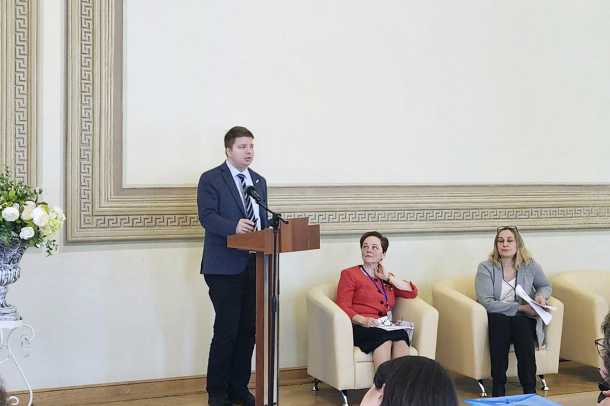 Николай Снегирёв презентовал профильные смены для школьников 