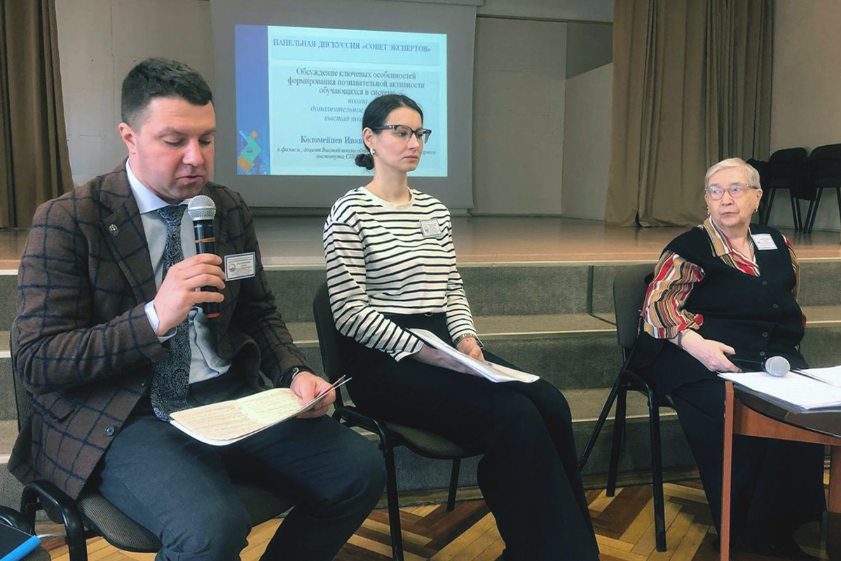 Иван Коломейцев выступил в Ломоносовской гимназии 