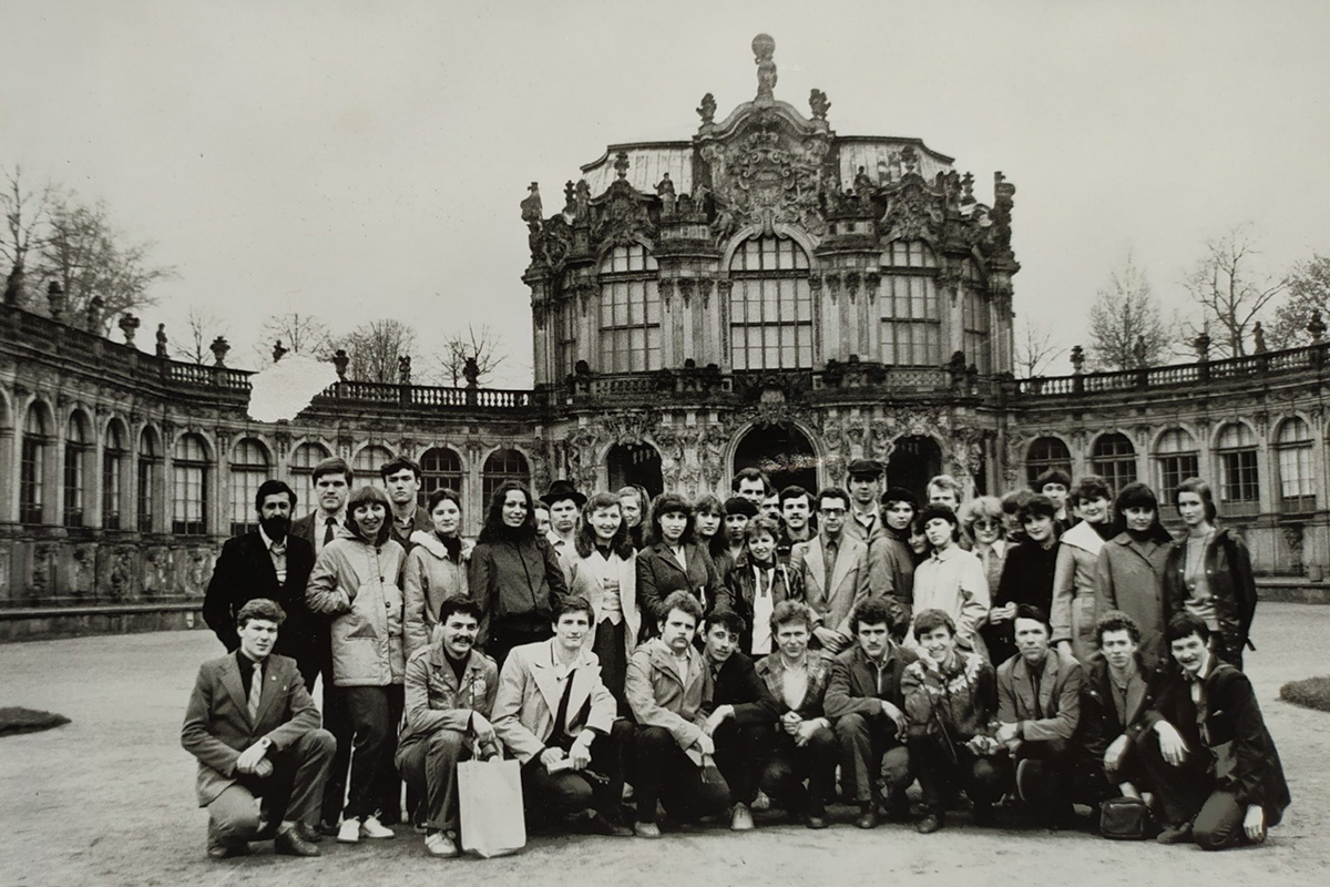 Гастроли театра «Глагол» в ГДР. Дрезден, перед Цвингером, 1983 год Гастроли театра «Глагол» в ГДР. Дрезден, перед Цвингером, 1983 год