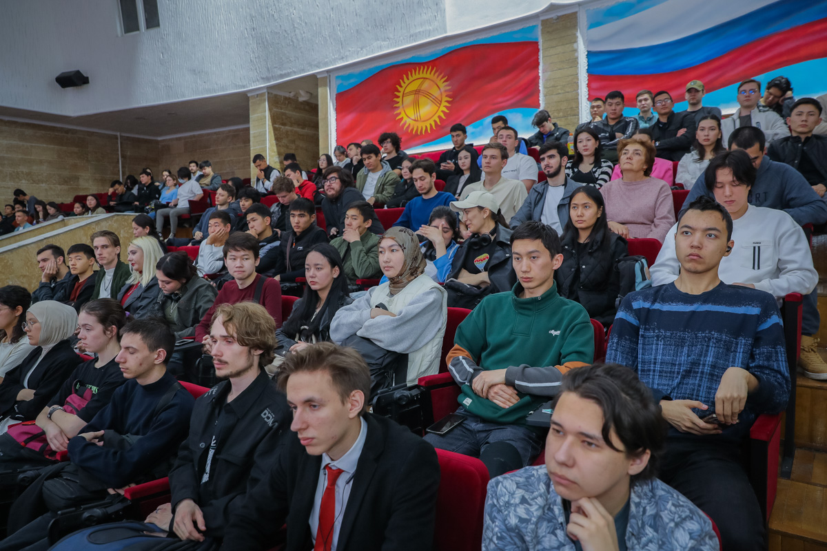 Студенты КРСУ на лекции Андрея Рудского 