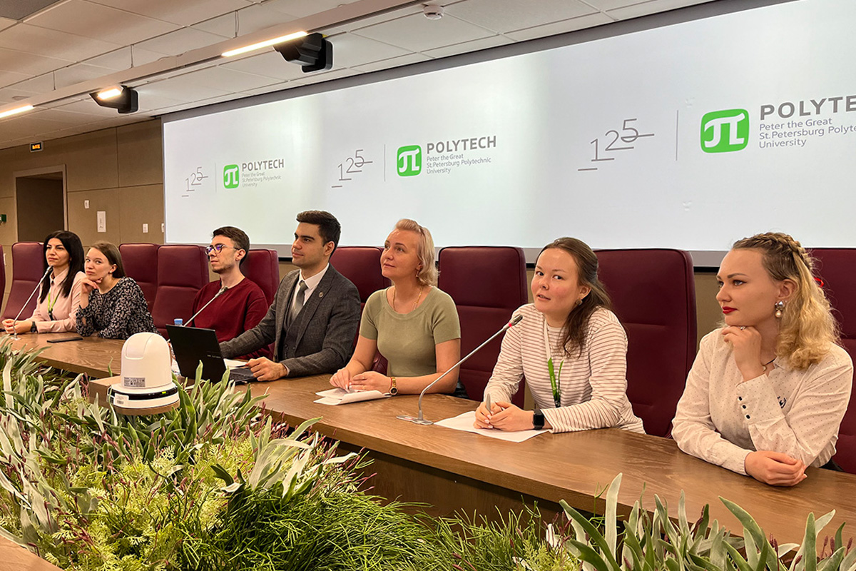 Совместная секция ВИЭШ и кафедры экономики и финансов РАУ 