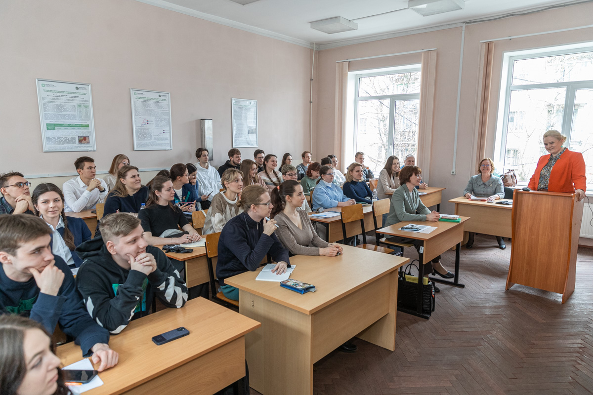 На заседаниях секций 