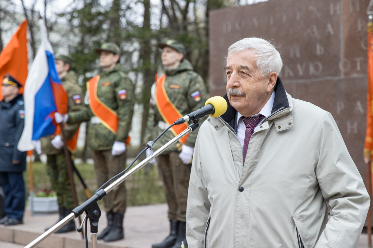 Руководитель административного аппарата ректора Владимир Глухов 