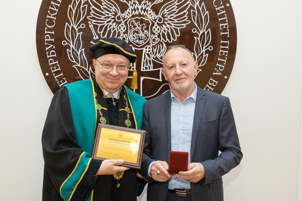 Генеральный директор компании «Фирма Апекс» Николай Осипов Генеральный директор компании «Фирма Апекс» Николай Осипов