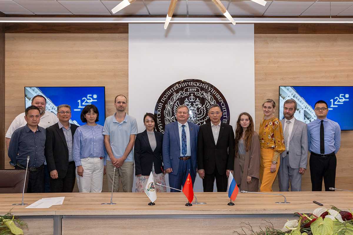 Делегация Шанхайского института керамики Китайской академии наук 