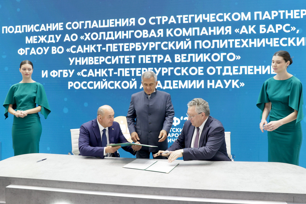 Ректор СПбПУ, председатель СПбО РАН Андрей Рудской и генеральный директор «Ак Барс» Иван Егоров Ректор СПбПУ, председатель СПбО РАН Андрей Рудской и генеральный директор «Ак Барс» Иван Егоров