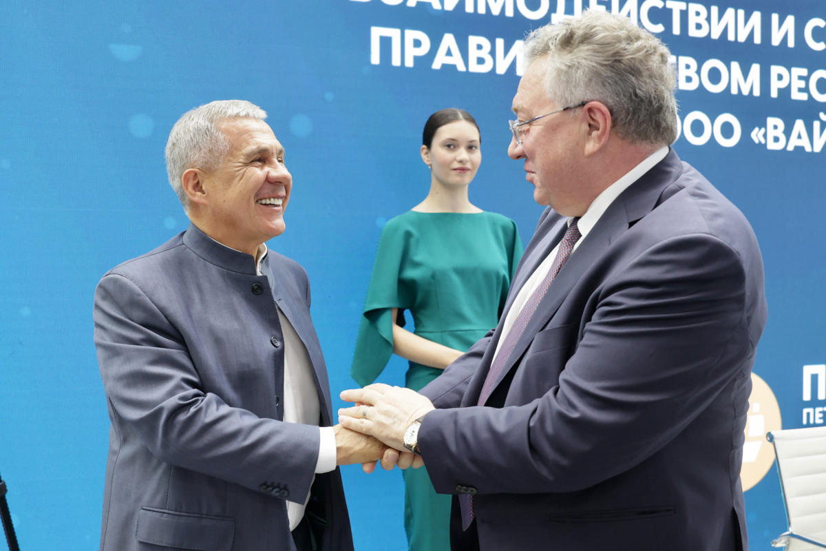 Церемония подписания прошла в присутствии Раиса Республики Татарстан Рустама Минниханова Церемония подписания прошла в присутствии Раиса Республики Татарстан Рустама Минниханова