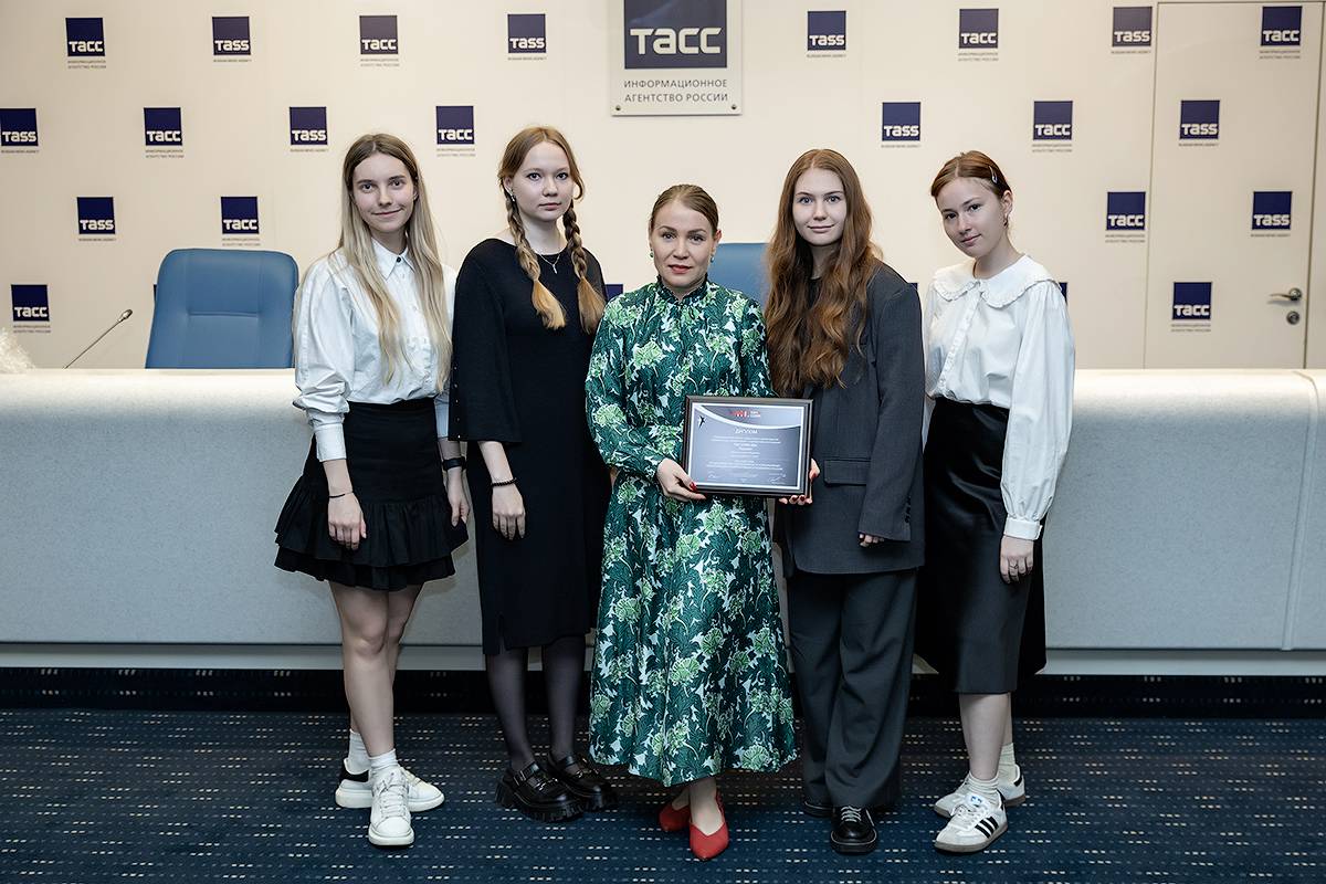 Марина Арканникова со студентками ВШМиСО ГИ СПбПУ Марина Арканникова со студентками ВШМиСО ГИ СПбПУ