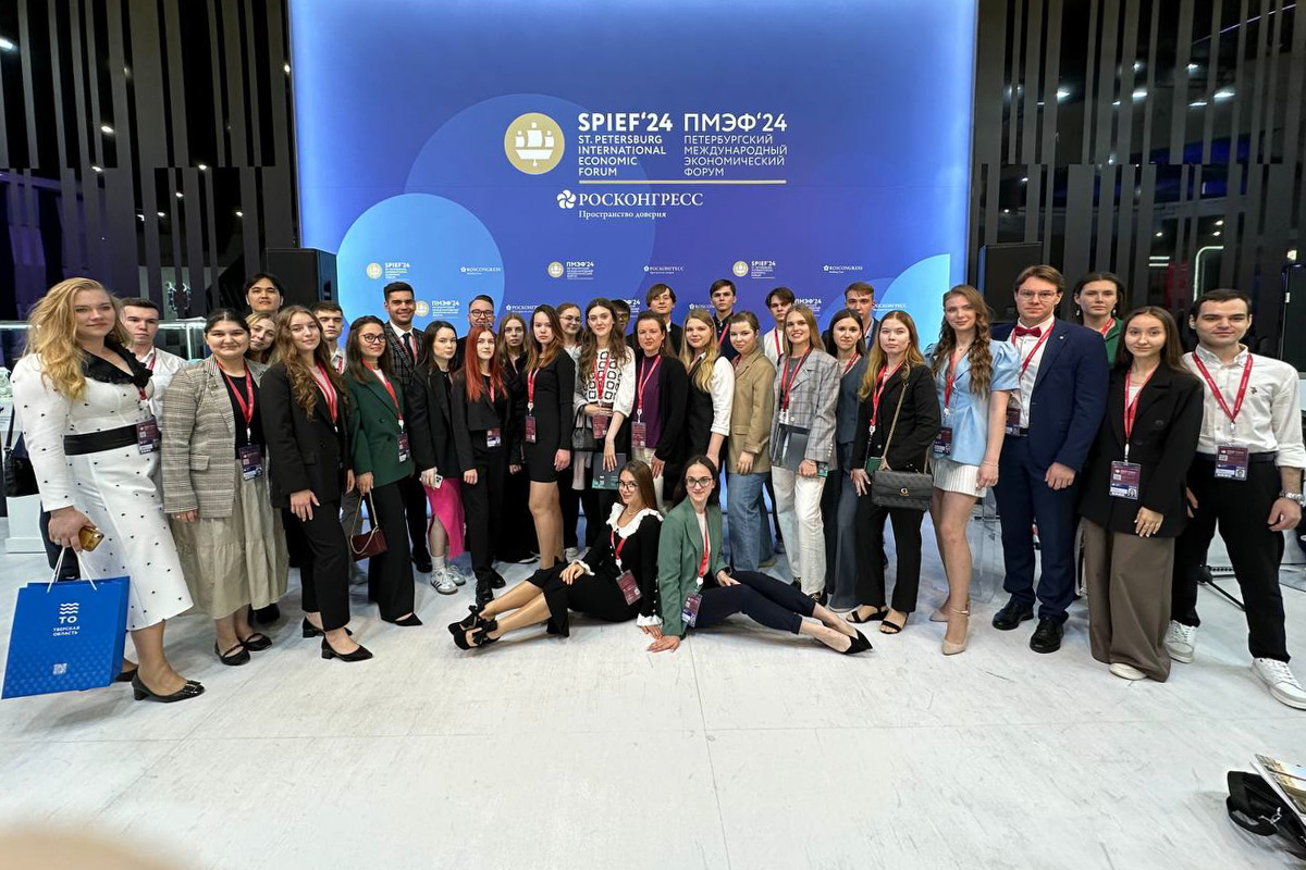 Преподаватели, аспиранты и студенты ИПМЭиТ на ПМЭФ-2024 Преподаватели, аспиранты и студенты ИПМЭиТ на ПМЭФ-2024