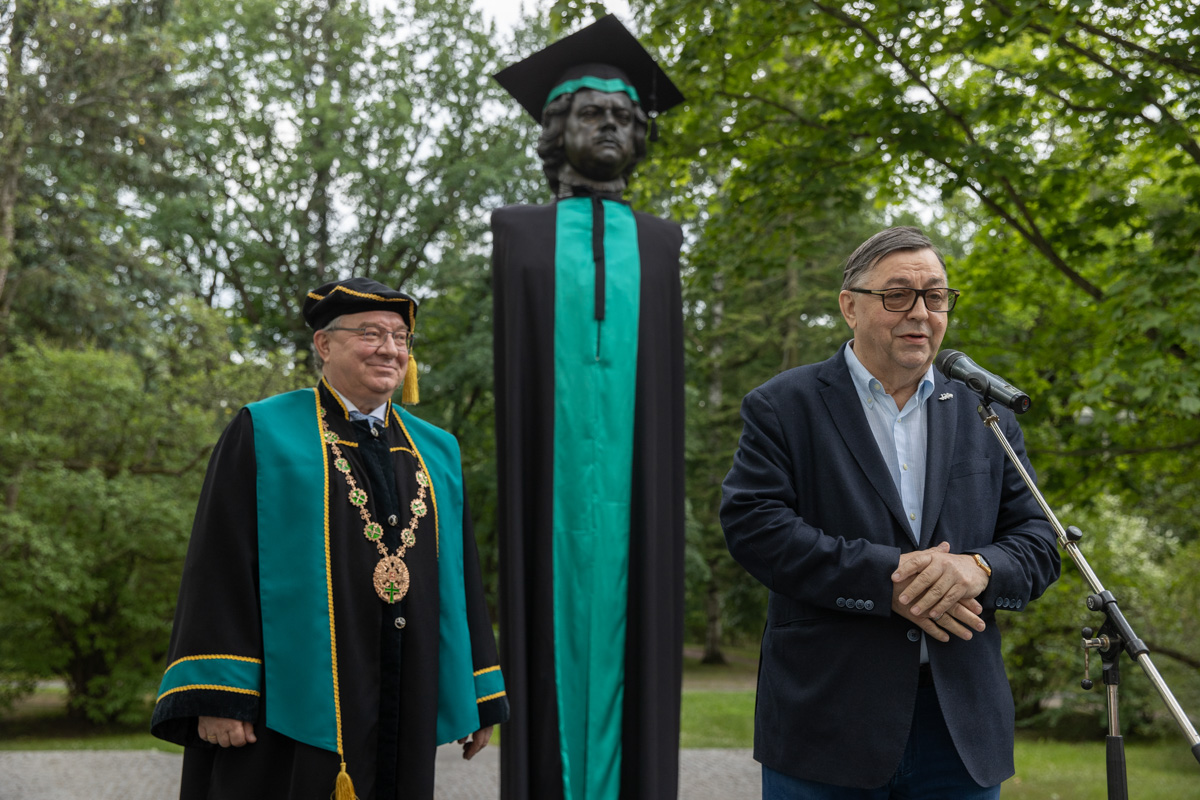 Старший вице-президент Банка ВТБ и председатель Попечительского совета Фонда целевого капитала развития СПбПУ Юрий Левченко Старший вице-президент Банка ВТБ и председатель Попечительского совета Фонда целевого капитала развития СПбПУ Юрий Левченко