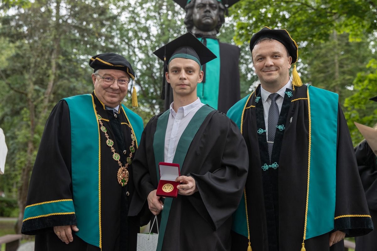 Андрей Рудской, Алексей Ковриженко и директор ИЭ Виктор Барсков Андрей Рудской, Алексей Ковриженко и директор ИЭ Виктор Барсков