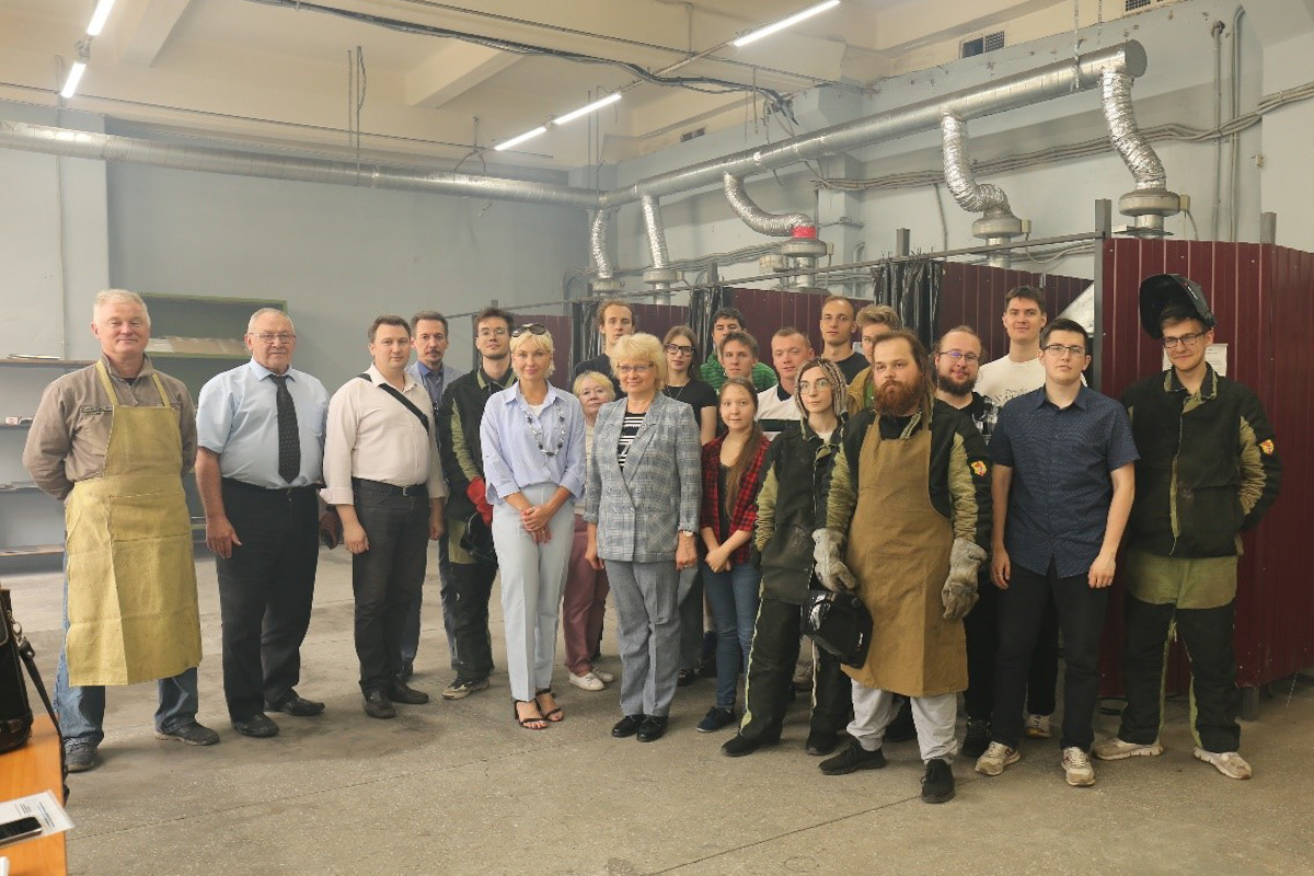 Выпускники ИММиТ освоили рабочие профессии 