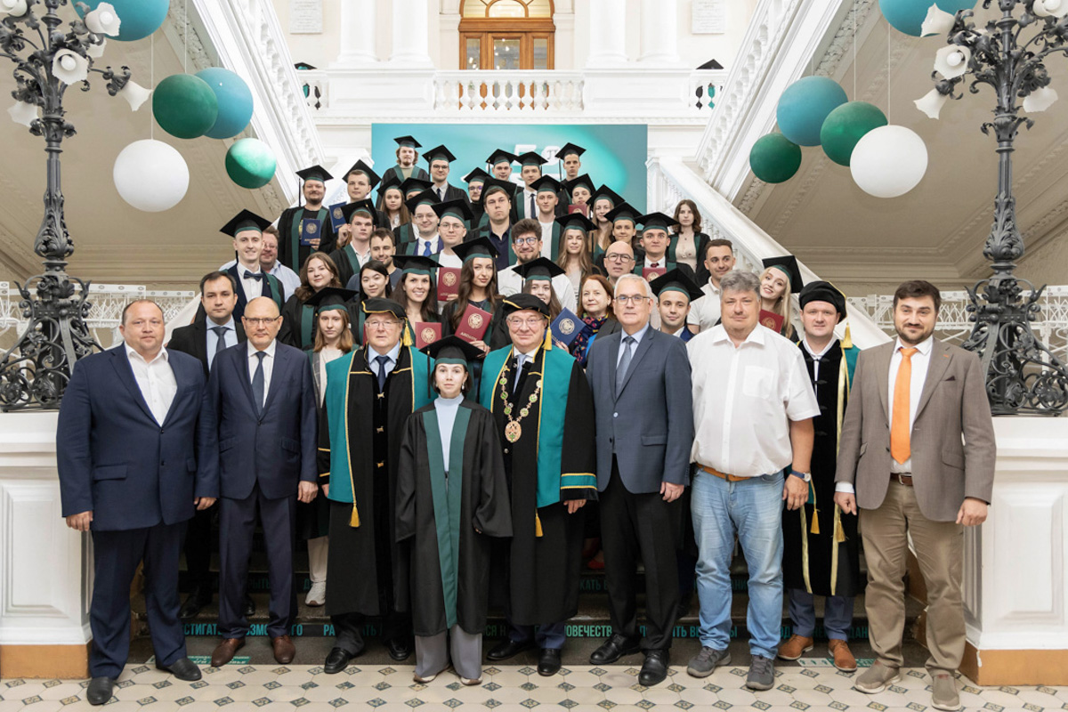Выпускники ПИШ СПбПУ «Цифровой инжиниринг» Выпускники ПИШ СПбПУ «Цифровой инжиниринг»