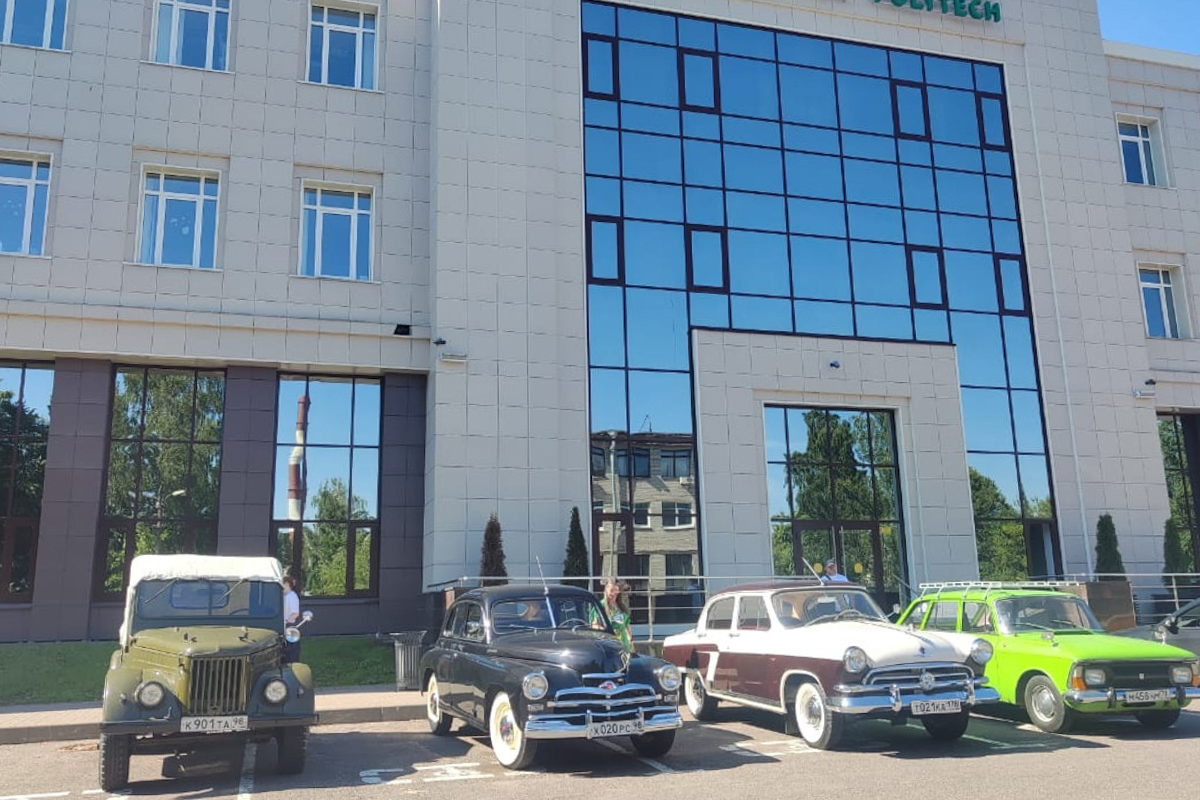 Ректор СПбПУ Андрей Рудской представил три ретроавтомобиля из свой коллекции 